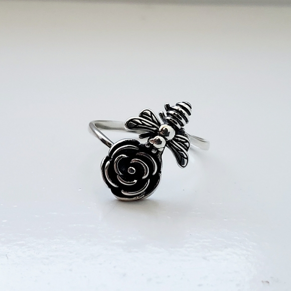 New 925 Sterling Silver Bee & Flower Ring Size 8 - Picture 2 of 4